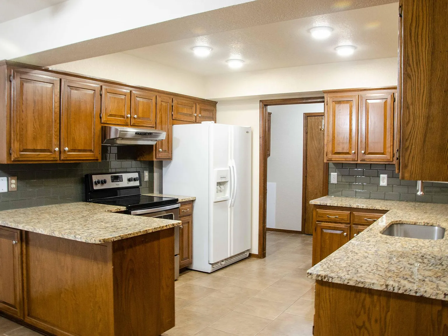 3 bed, 1704 sqft, $1,800 — Photo 2