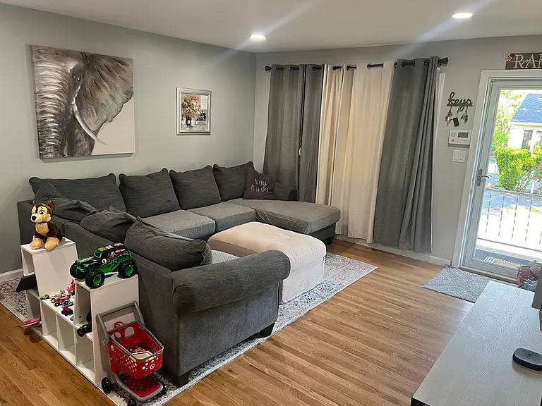 430 Thayer Ave — Photo 5