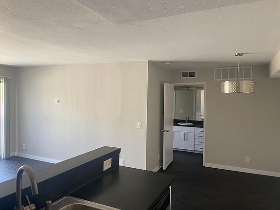 5th image of 1400 N Edgemont St #107