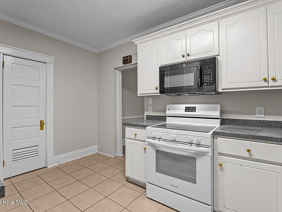 5th image of 102 S Pineview Avenue