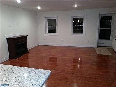 4th image of 873 Woodlawn Ave
