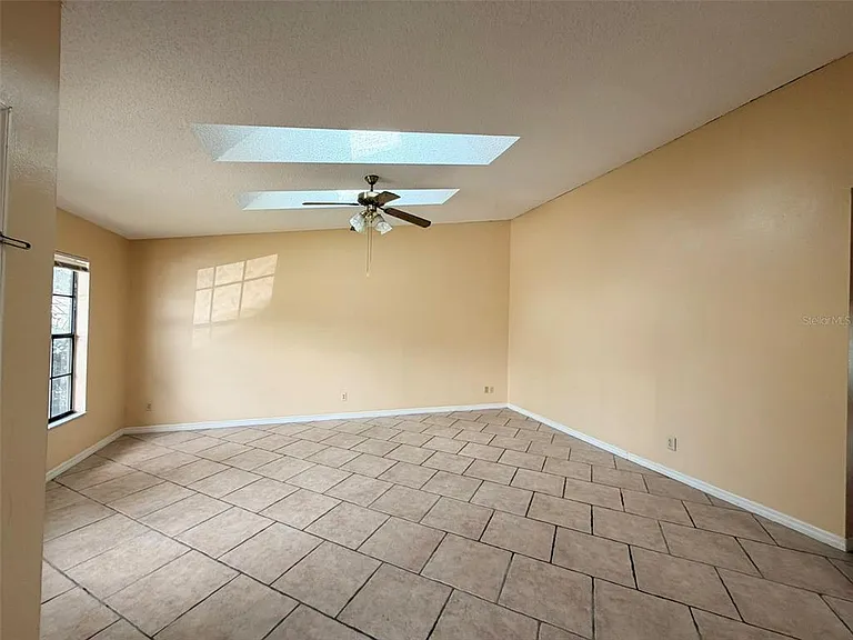 437 Wood Rose Ln — Photo 2