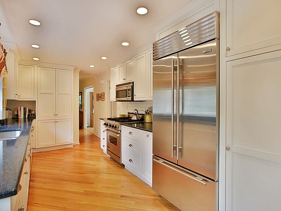 Upgraded Home Chef's Kitchen