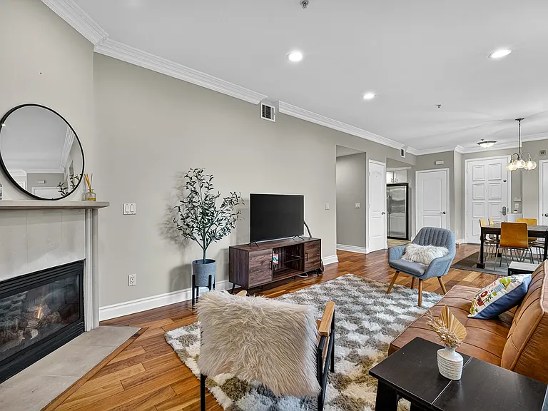 1444 S Point View St #307 — Photo 11
