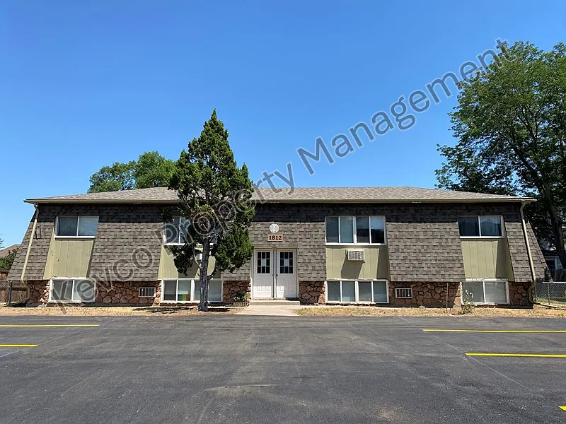1812 Pecan St #4