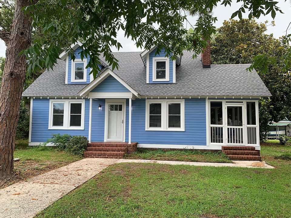 Front view of home