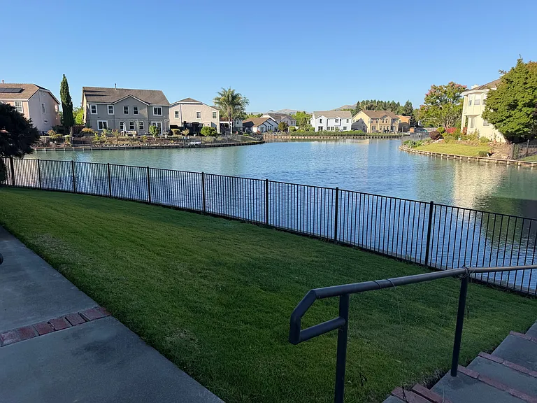 705 Mirror Ct — Photo 3