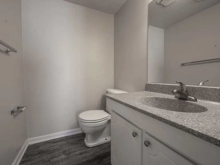 500 Umstead Dr #103-F — Photo 9