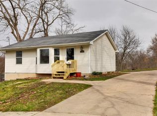 128 E Bell Ave, Des Moines, IA 50315