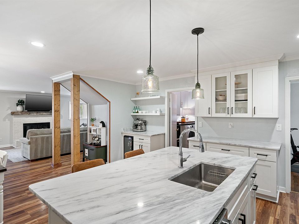 1st image of 4558 Charleswood Ave