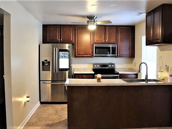 4th image of 100 Vineyard Ln