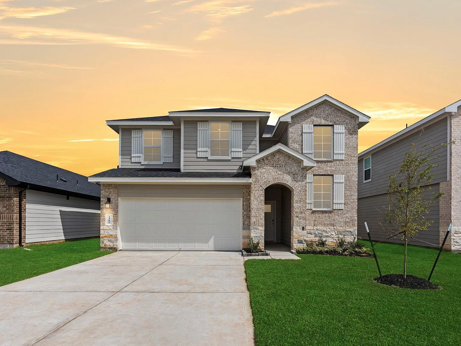 4 bed, 2.5 bath, 2426 sqft, $2,900 — Photo 1