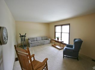 805 Cherry Blossom Ln, Fort Wayne, IN 46825