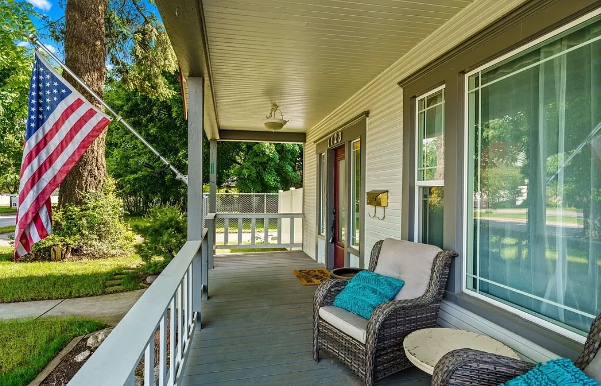 1123 N Government Way — Photo 3