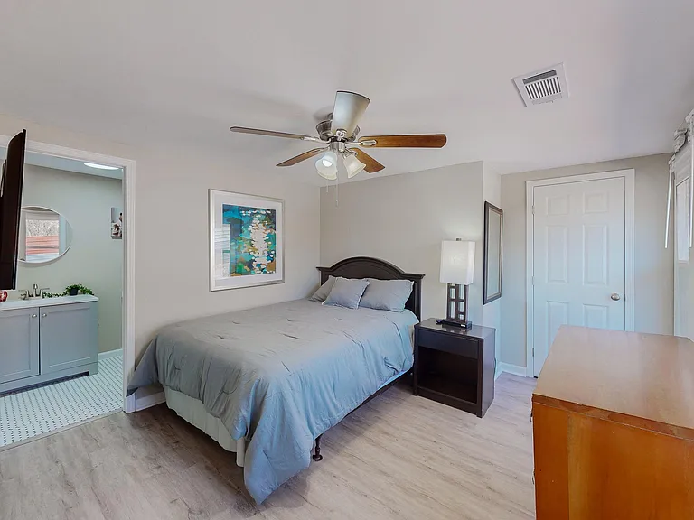 Queen size bedroom with private bath