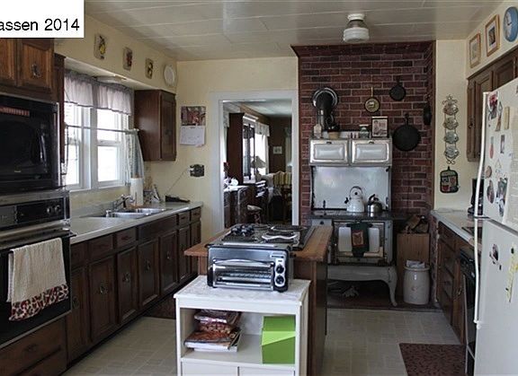 5th image of 1400 4th St