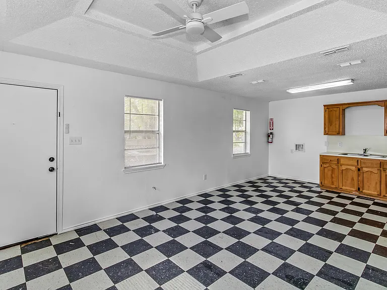 601 N Saint Marie St #1 — Photo 1