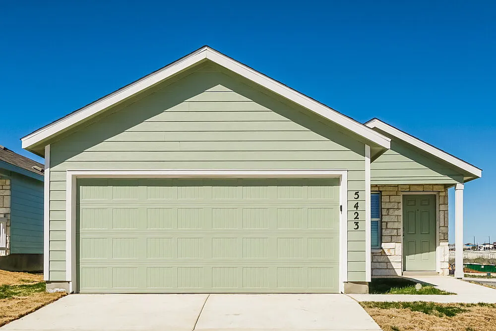 4 bed, 2.0 bath, 1627 sqft, $1,810 — Photo 1