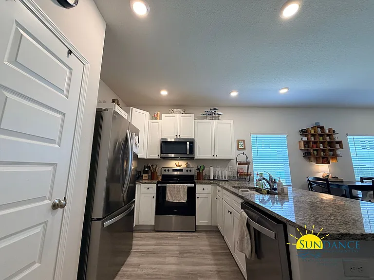 1015 McLaren Cir — Photo 5