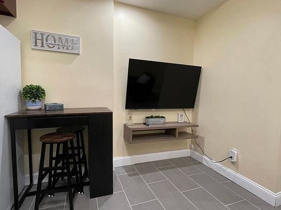 4th image of 806 N Broad St #2C