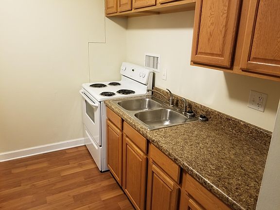 5th image of 245 Williamsburg Dr #6
