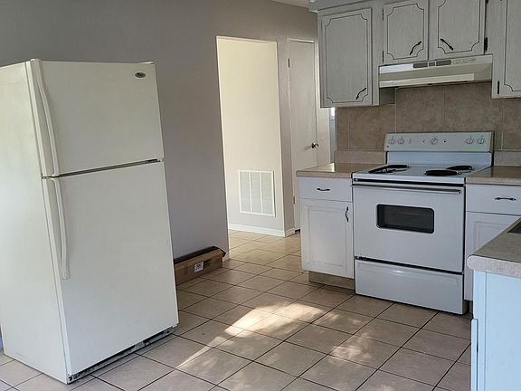 4th image of 861 48th Ave N