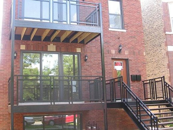 2nd image of 4716 N Rockwell St #1