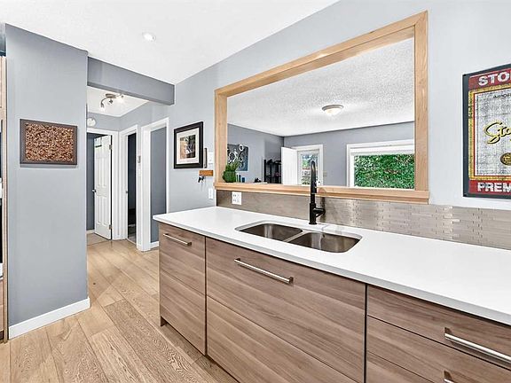 5th image of 8512 S 33rd Ave NW