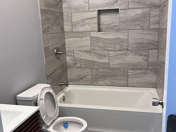 4th image of 10238 Warwick Blvd #10238