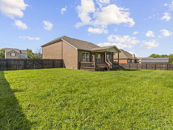 5th image of 303 Twelve Oaks Ln