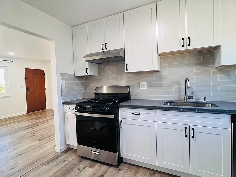674 Lincoln St #4 — Photo 7