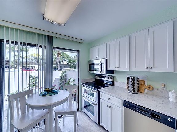 3rd image of 2547 Glebe Farm Close #I-3