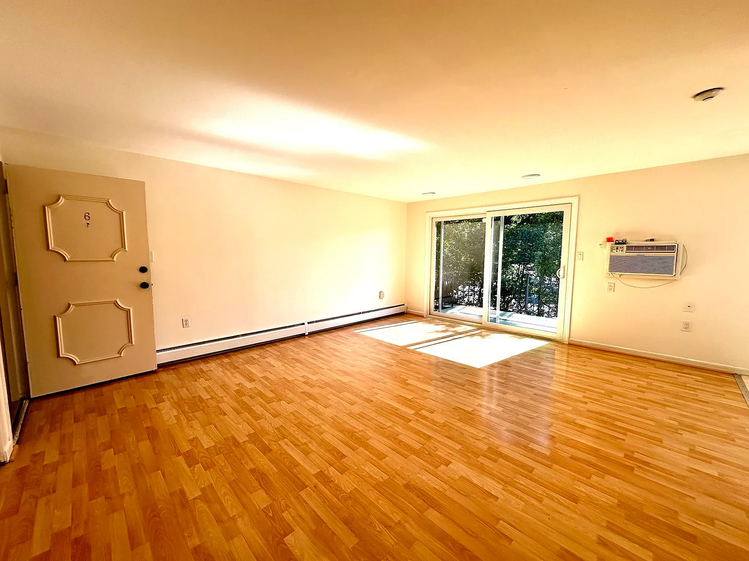 2 bed, 1.0 bath, 850 sqft, $2,300 — Photo 2