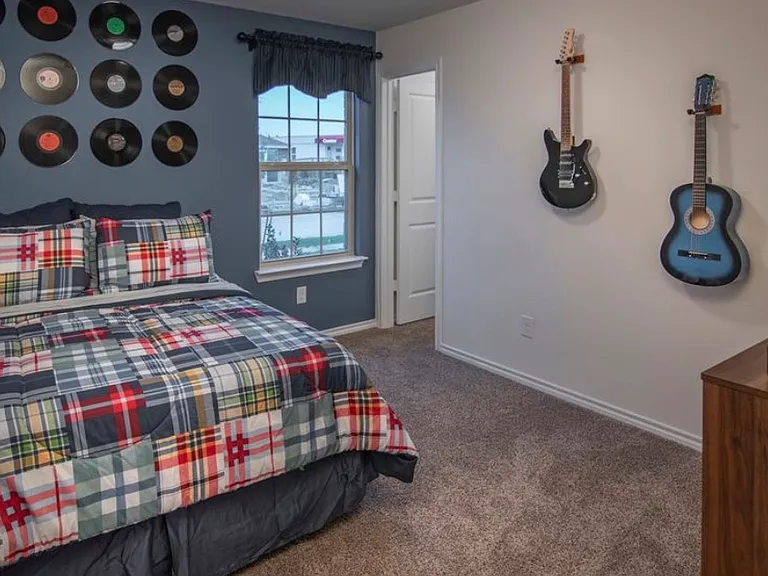 1013 Whispering Oak Dr — Photo 9