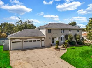90 Morningstar Ct, Williamsville, NY 14221