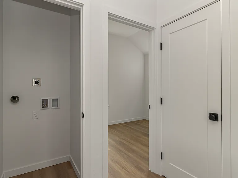 820 S Sullivan St #B — Photo 16