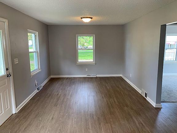 4th image of 3336 Eastdale Dr