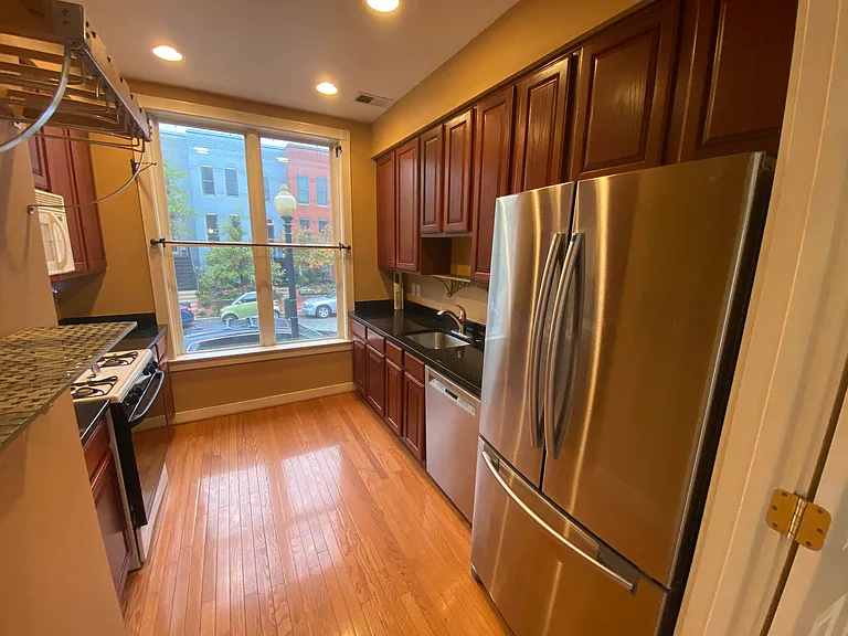 619 I St SE #A — Photo 27
