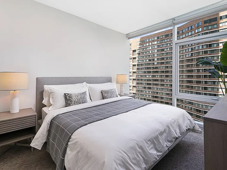 221 E Grand Ave #3 — Photo 5