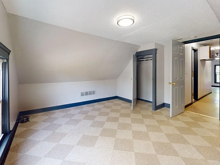 3334 W 82nd St — Photo 35