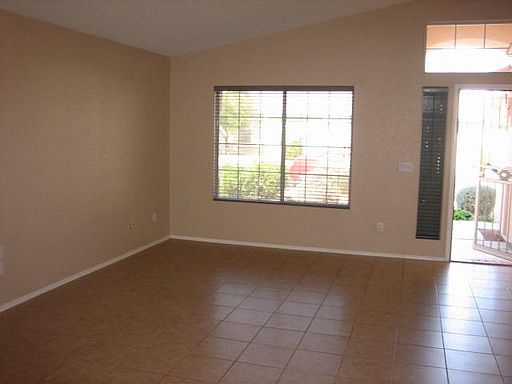 4th image of 561 S Silverbrush Dr