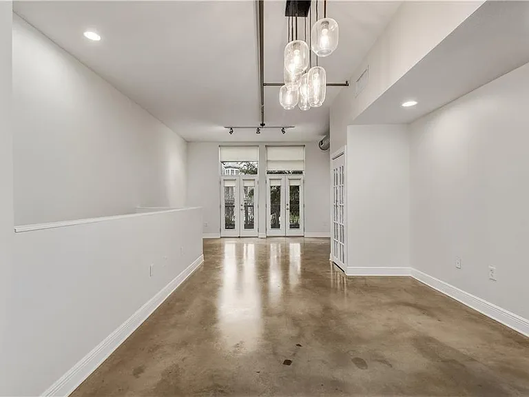 1601 E Cesar Chavez St #102 — Photo 16