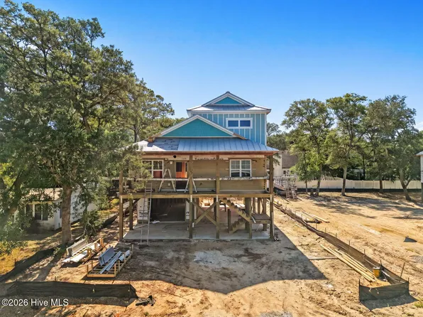 110 NE 41st Street, Oak Island, NC 28465