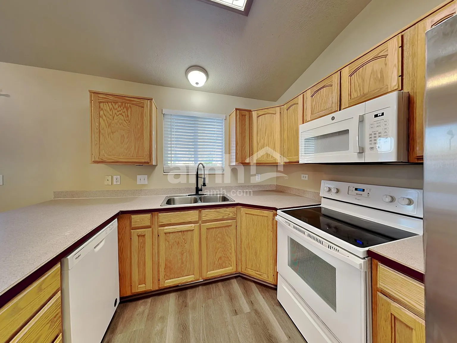 4 bed, 2.0 bath, 1630 sqft, $2,290 — Photo 3