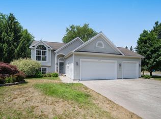 4011 Evergreen Dr, Muskegon, MI 49444