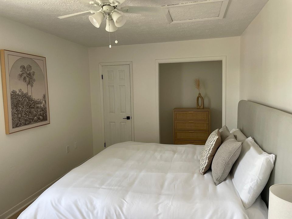 2nd image of 5228 Beach Dr APT D