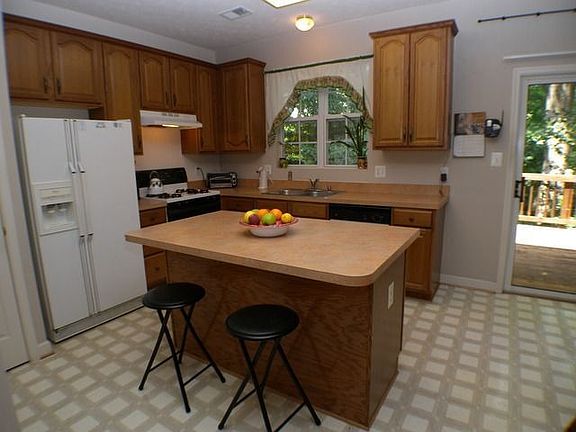3rd image of 3034 Marsh Crossing Dr