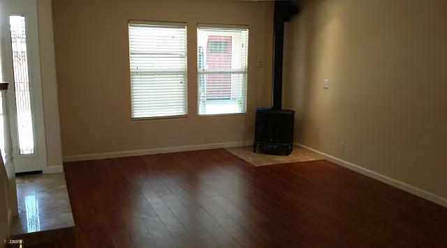 3 bed, 2.5 bath, 1300 sqft, $4,500 — Photo 4