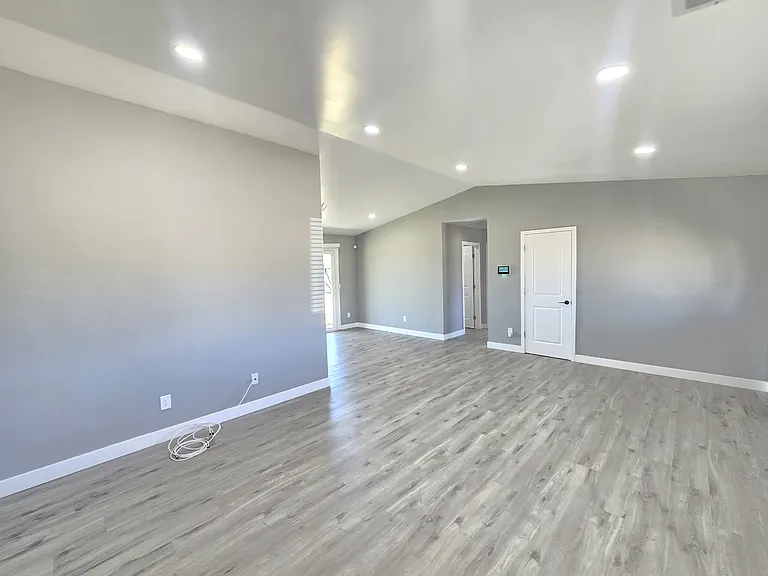 8472 Underwood Ave — Photo 9