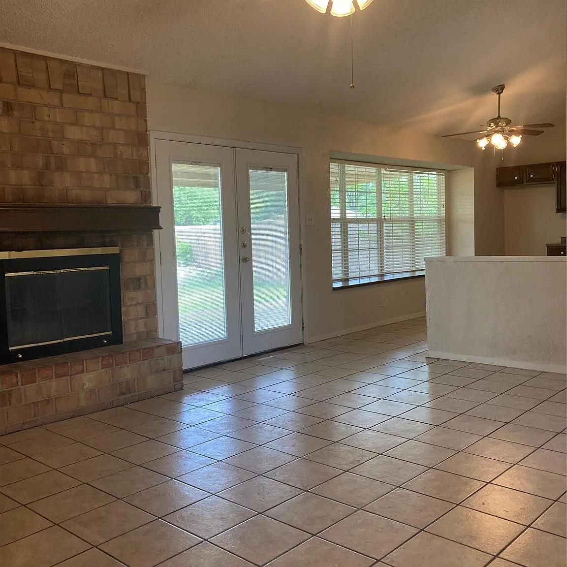 4 bed, 2.0 bath, 1368 sqft, $1,755 — Photo 3